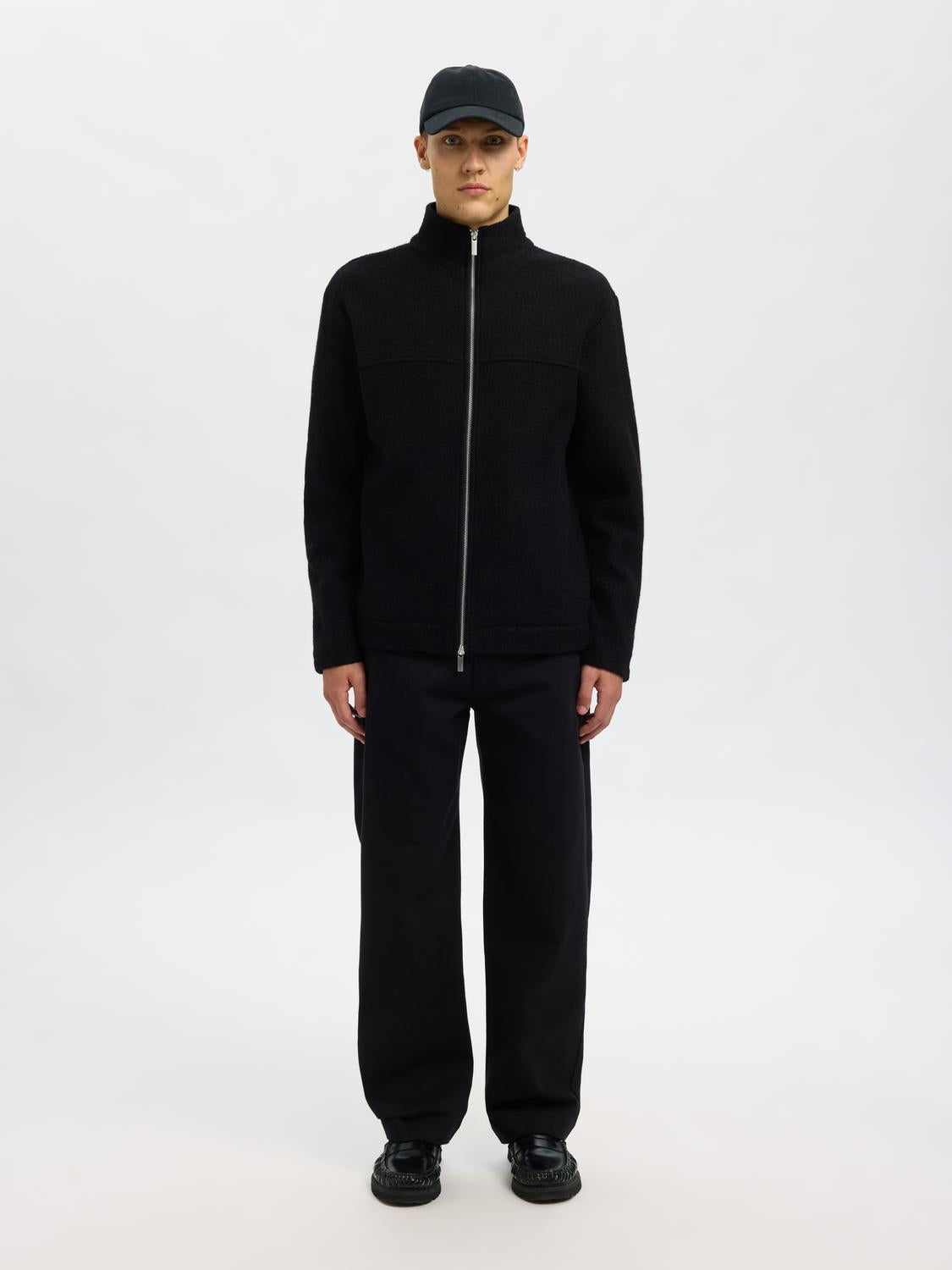 model_shot-front_full